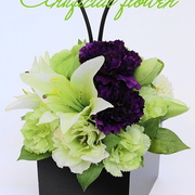 Lily Bonheur 人気アレンジ ￥8,800（税込）