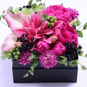 ピンクフラワーボックス　￥11,800（税込）　ボックスに溢れる花々　ｷﾞﾌﾄに最適！豪華なボックス
